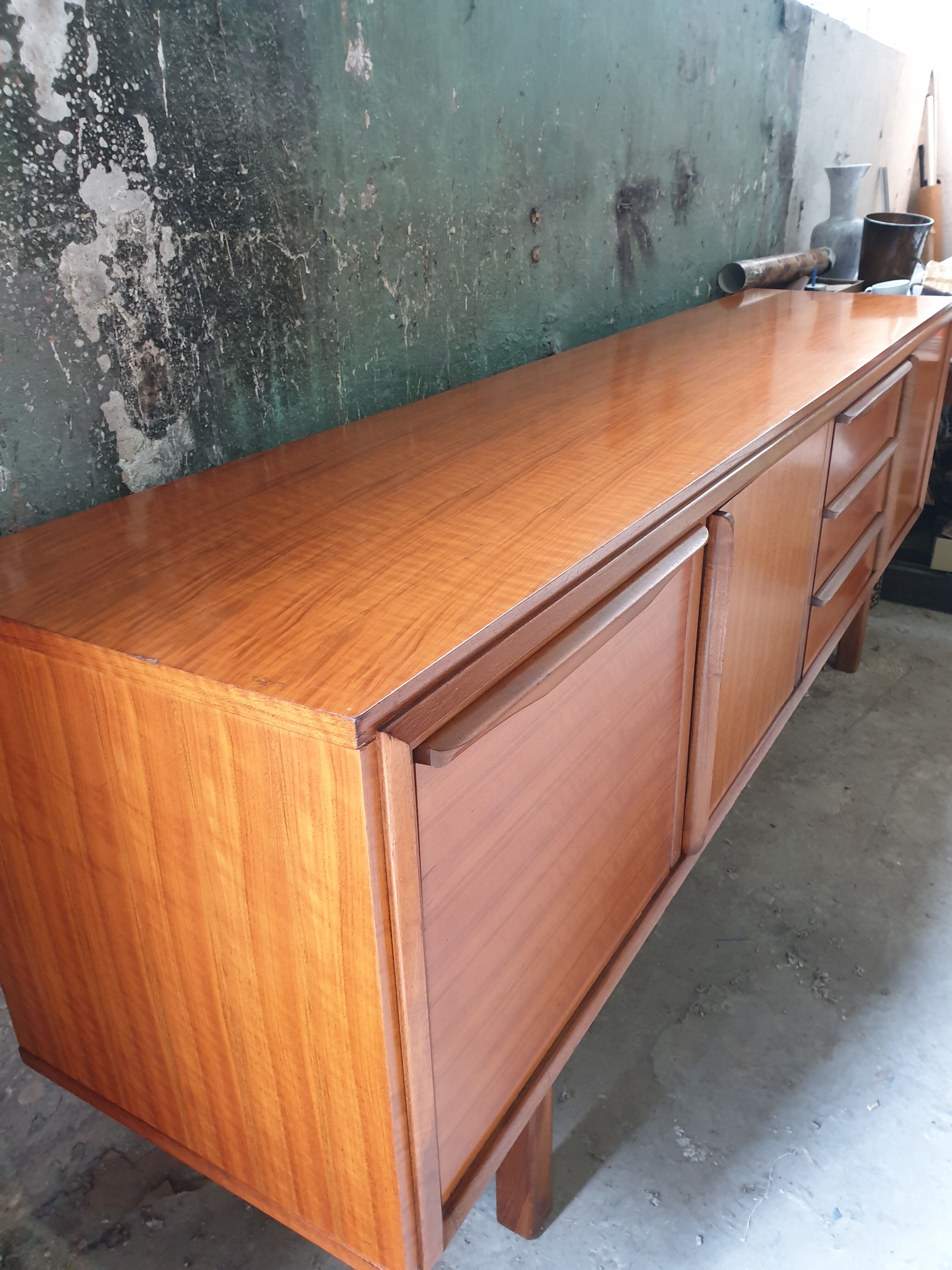 Teak sideboard of the Maison Emgé