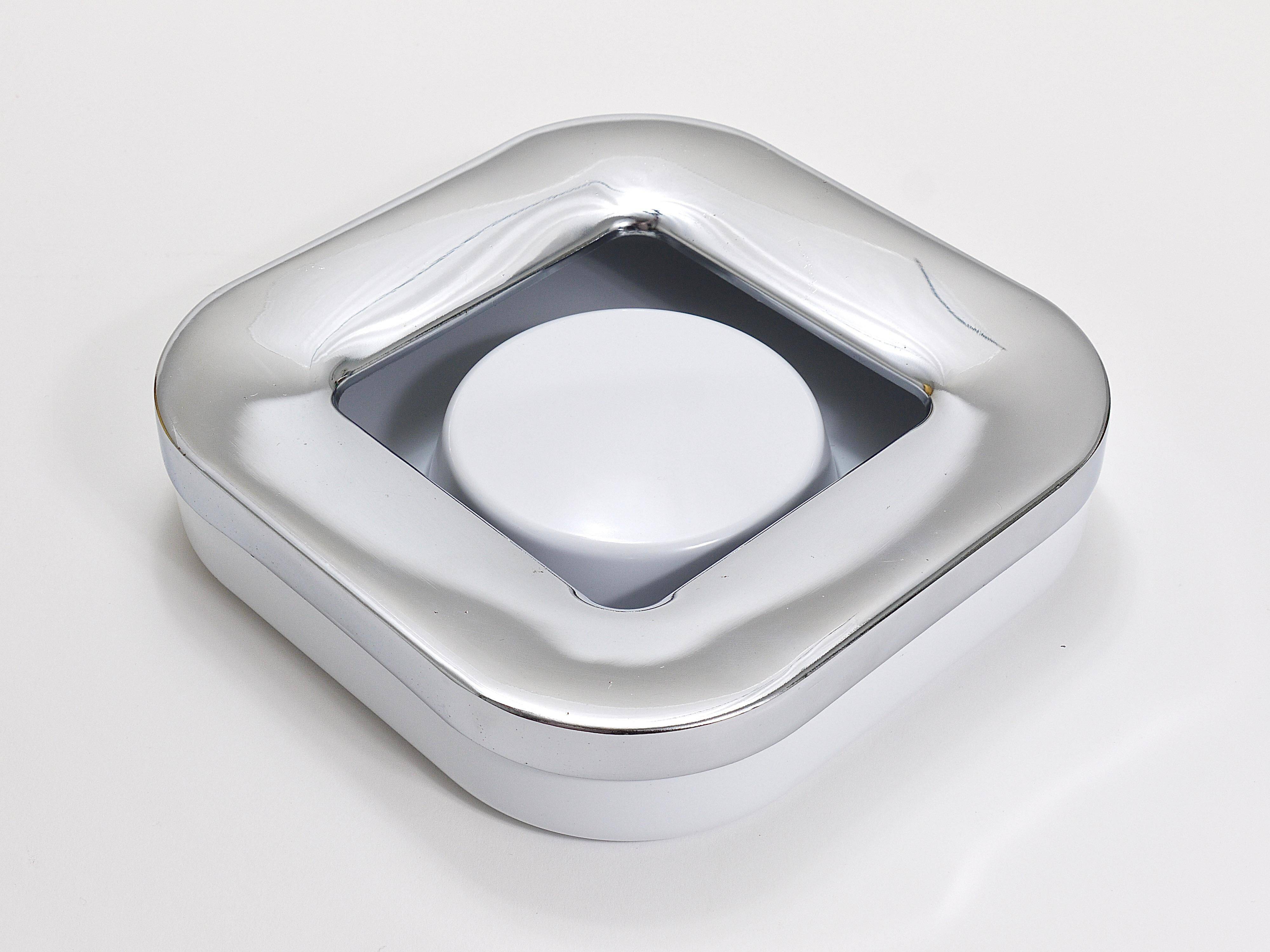 Square white ashtray Ico Parisi, chrome and melamine by Lamperti, Italy, 1970s.