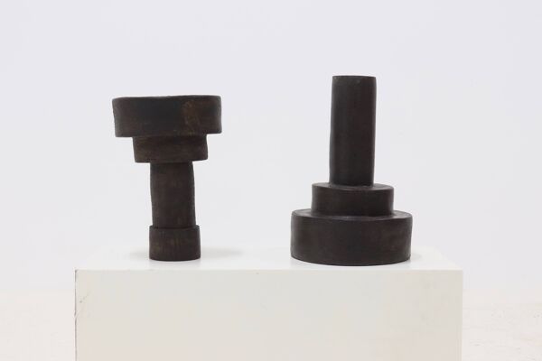 Objet cylindrique en grès brutaliste signé Studio Pottery années 1960
