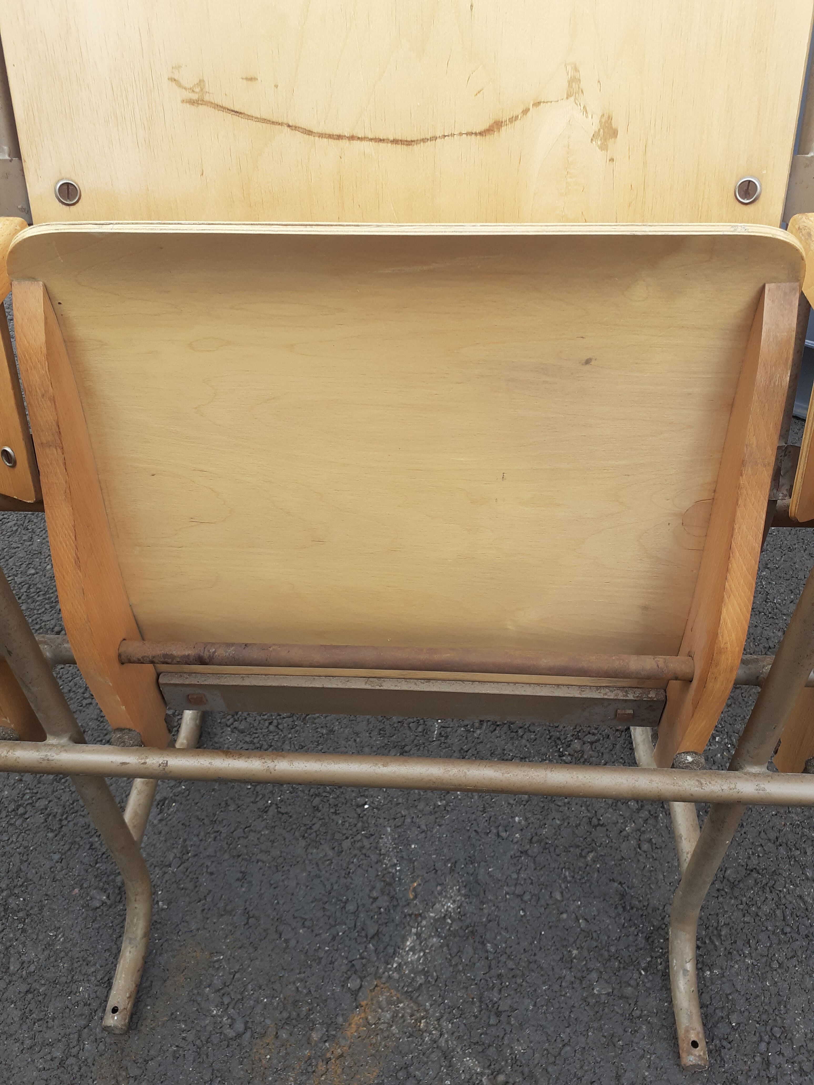 Wheelchair cinema theatre strapontin