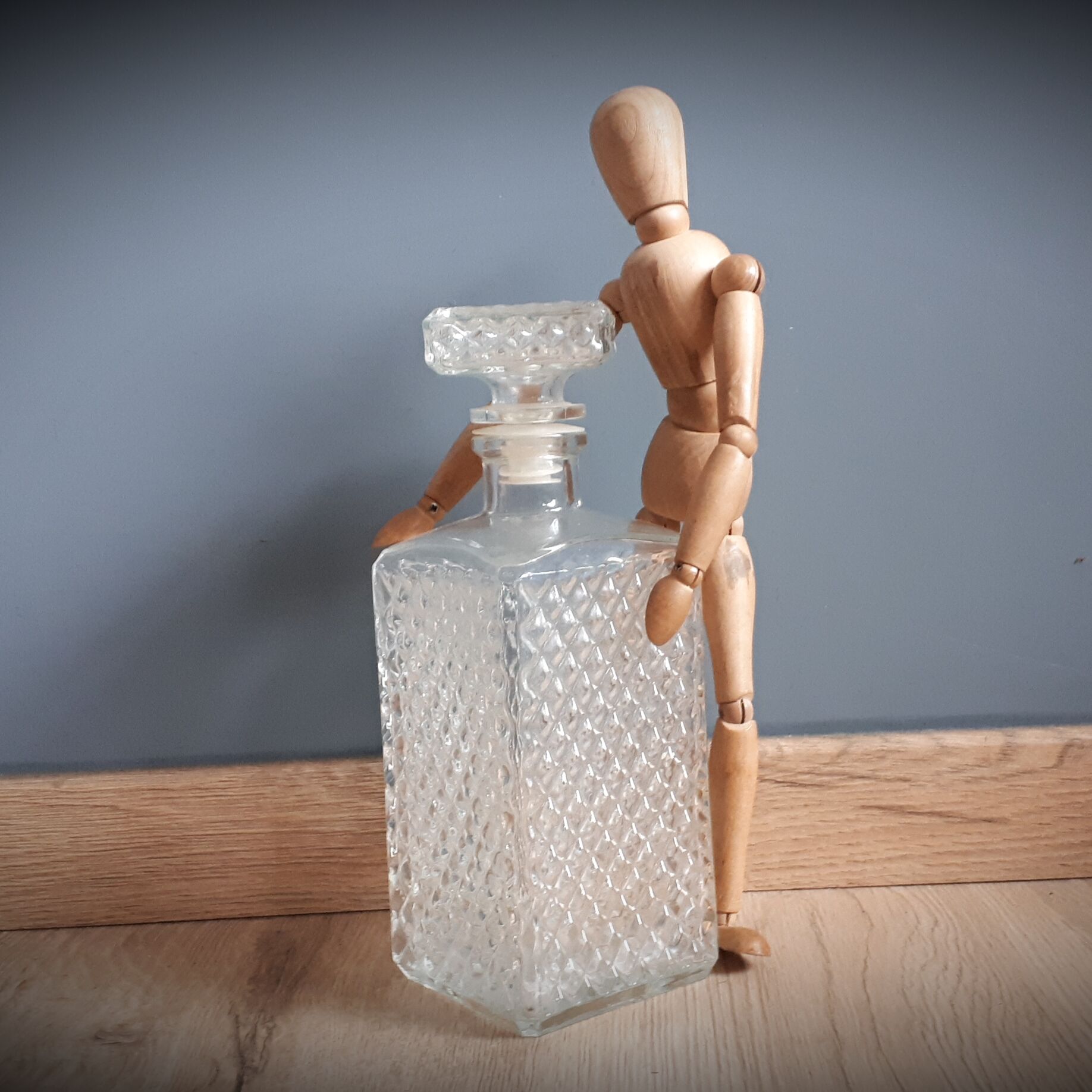 Carafe whiskey in chiselled glass