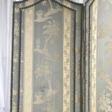 Antique Chinoiserie-style screen from the early 20th century in damask silk.