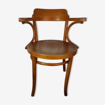 Old curved wooden armchair, 1930/1950. 78x58x48 cm.