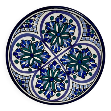 Assiette en terre cuite peinte à la main