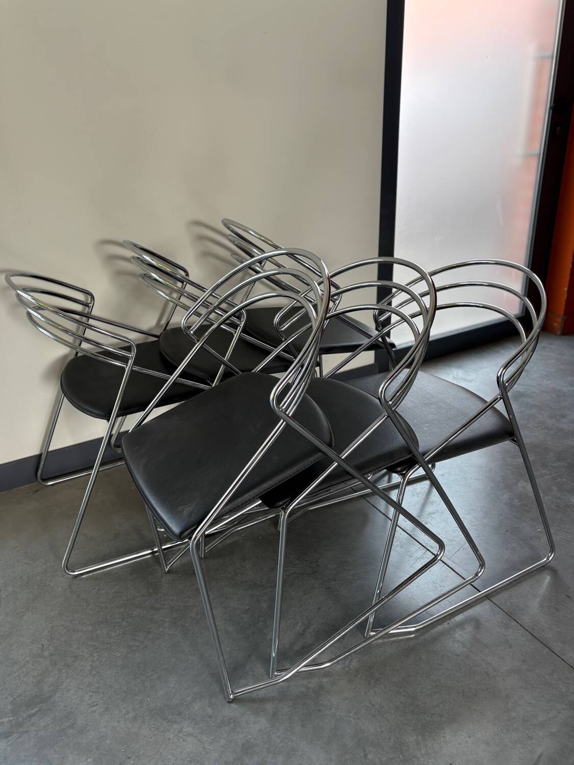 6 chaises années 80 design Italien