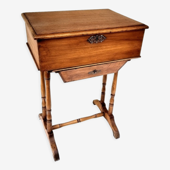 Ancienne boite à couture en bois