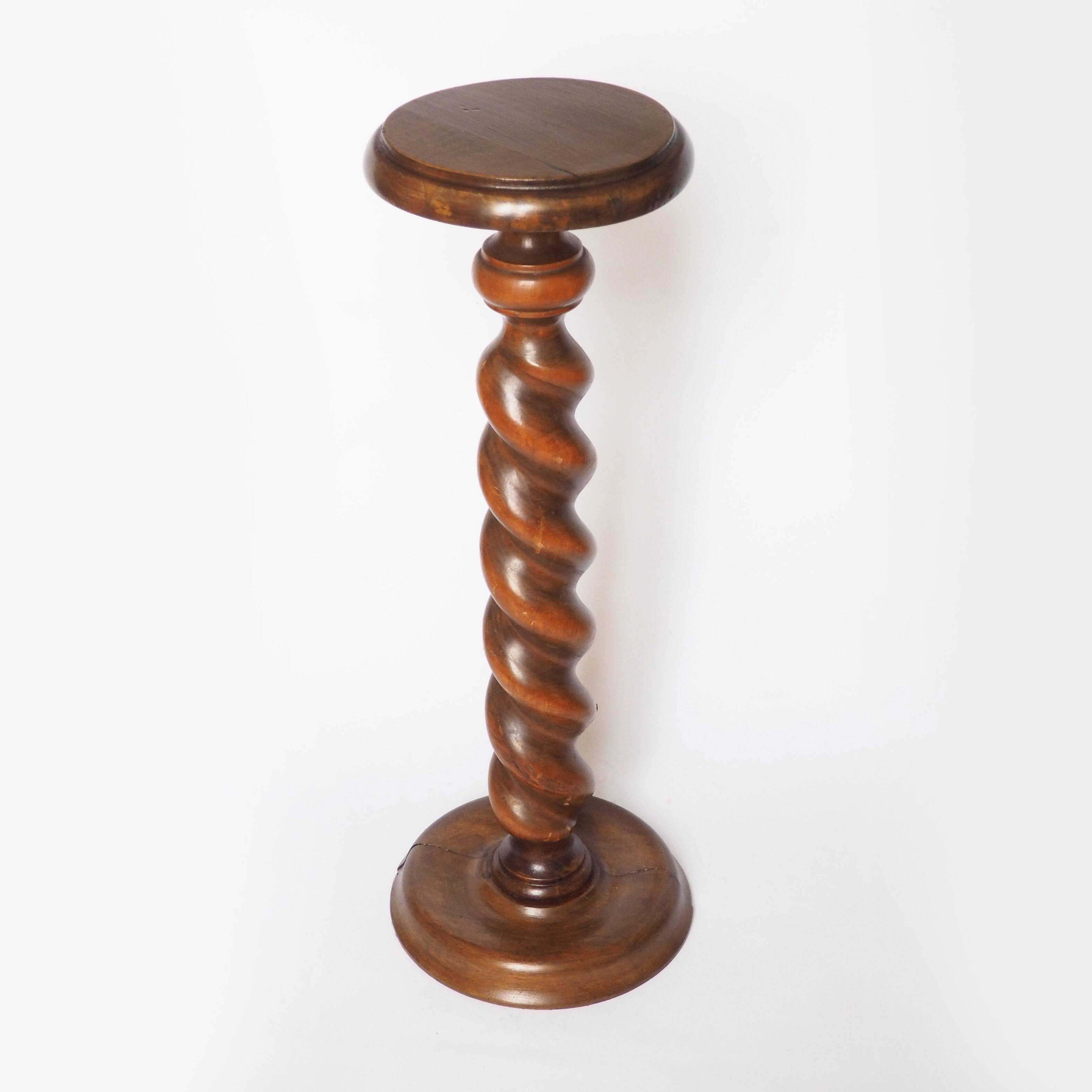 Pedestal column turned wood