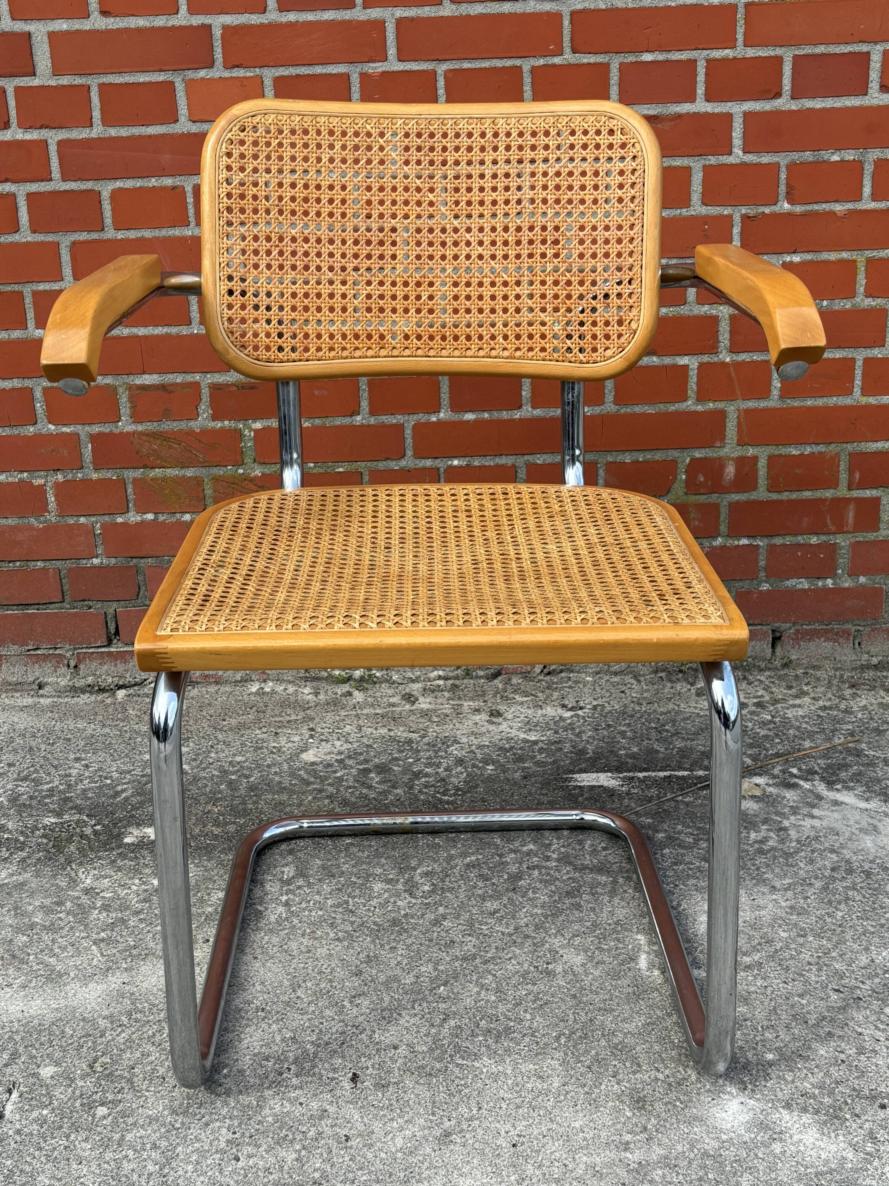 Set of 4 Cesca chairs model B64 with armrests Cesca Marcel breuer design