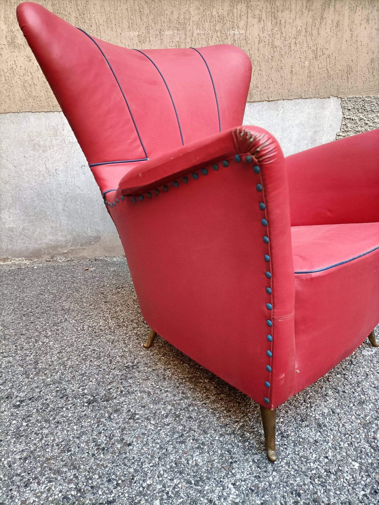 Isa Bergamo - armchair - pressure-moulded brass feet