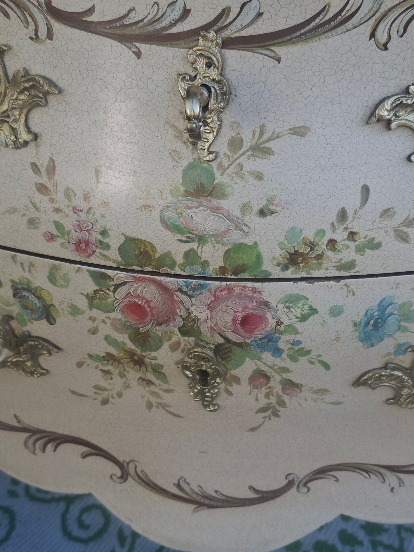 Venetian commode