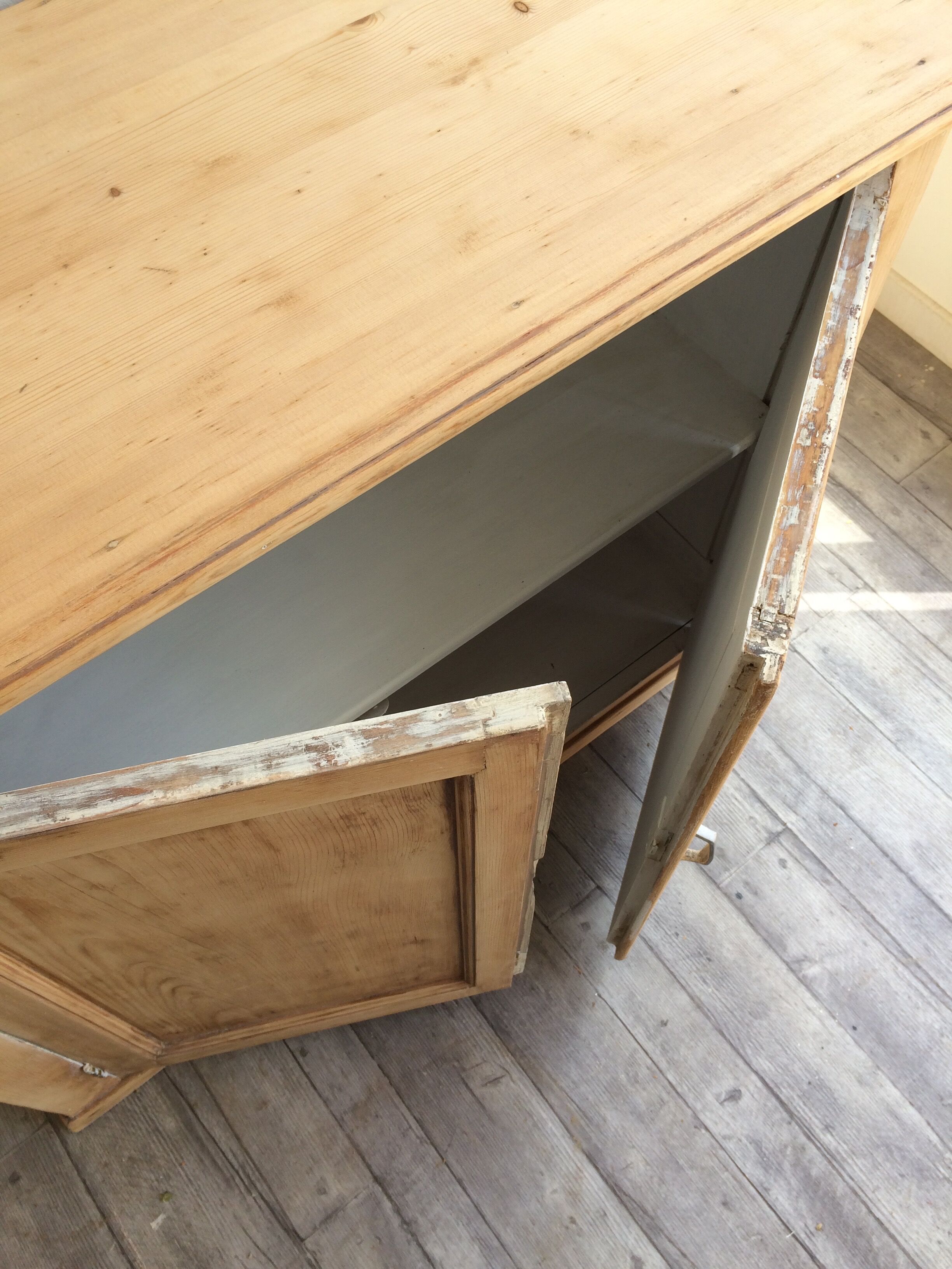 Parisian buffet wood raw