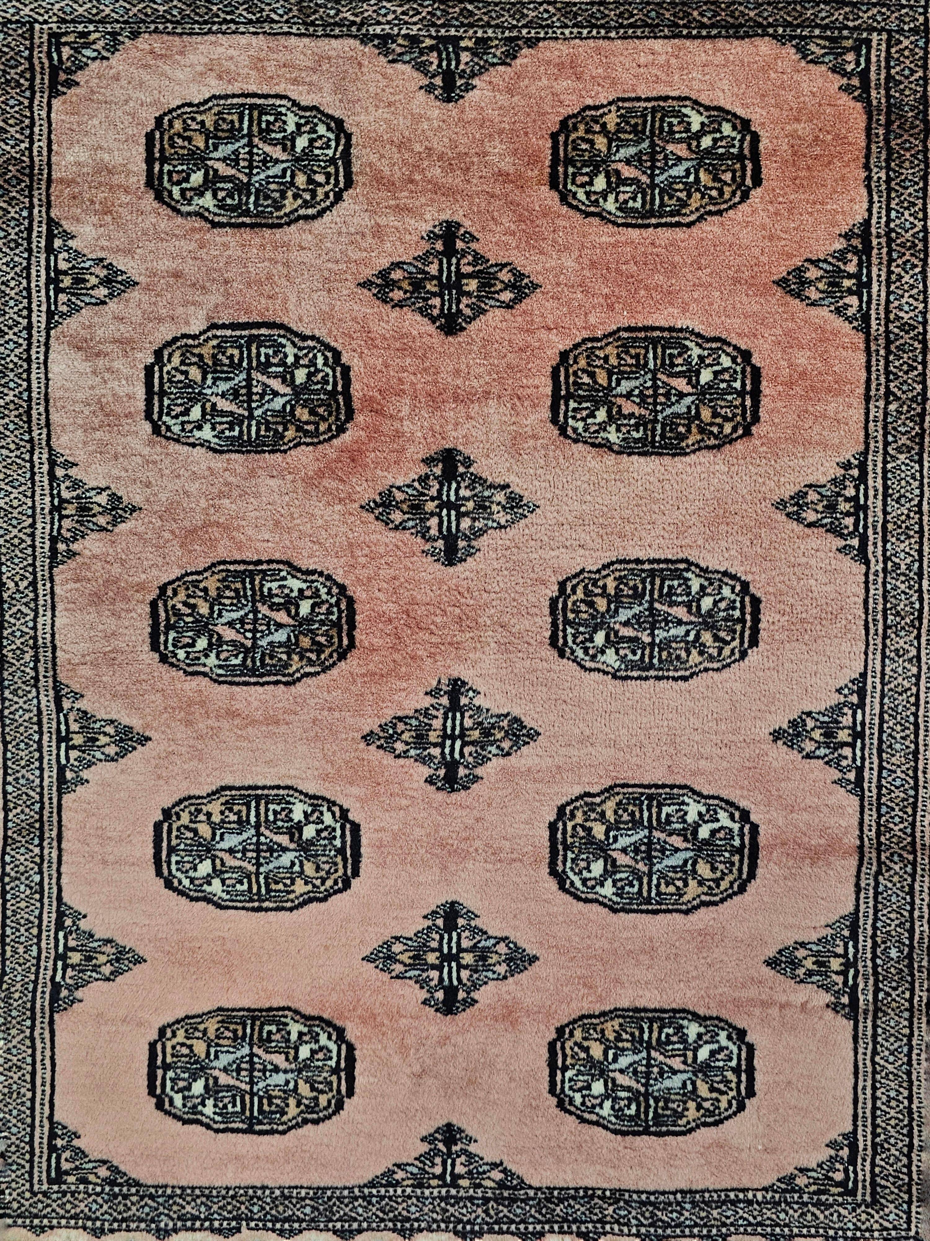 Tapis vintage noué main Bokhara Pakistan années 1950