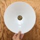 Paire de suspensions vintage en opaline blanche