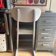 Bureau de comptable et sa chaise a patins de chez laurette