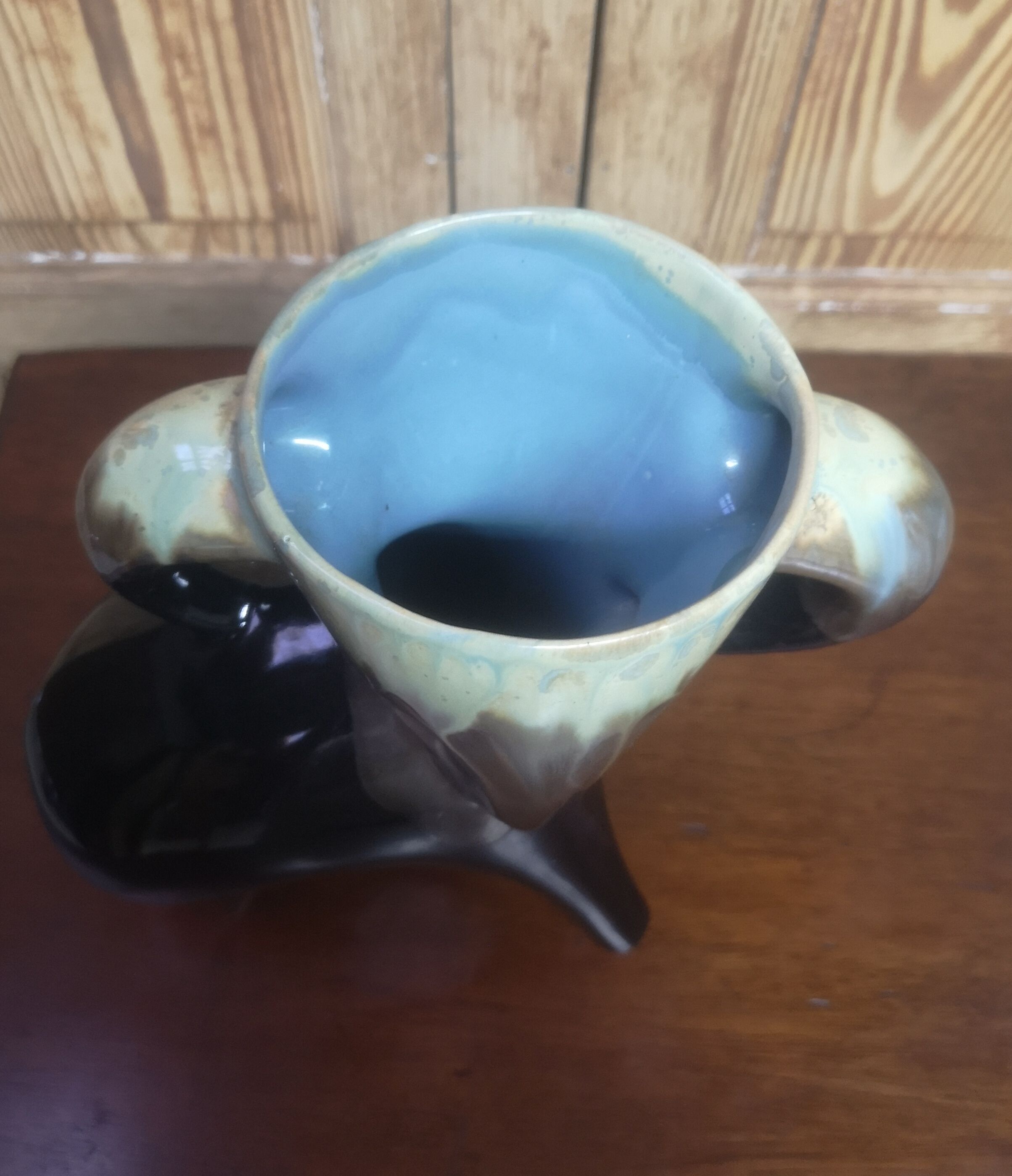 Zoomorphic ram vase 50 60 tripod