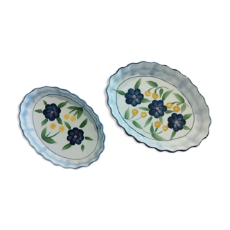 2 small pie dishes