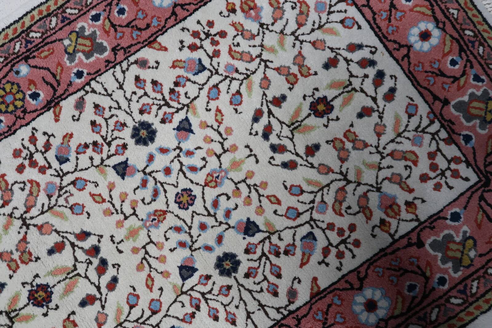Handmade vintage Indian Agra rug 71cm x 142cm, 1960s