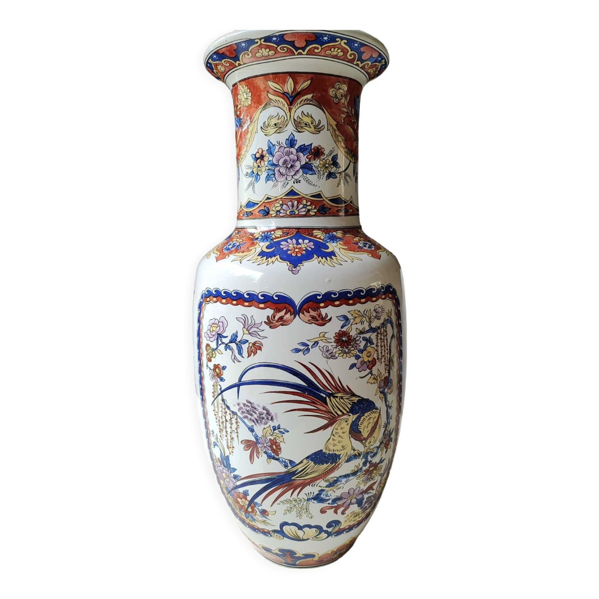 Vase balustre motifs paons/floraux style imari, signé y.p. derevua