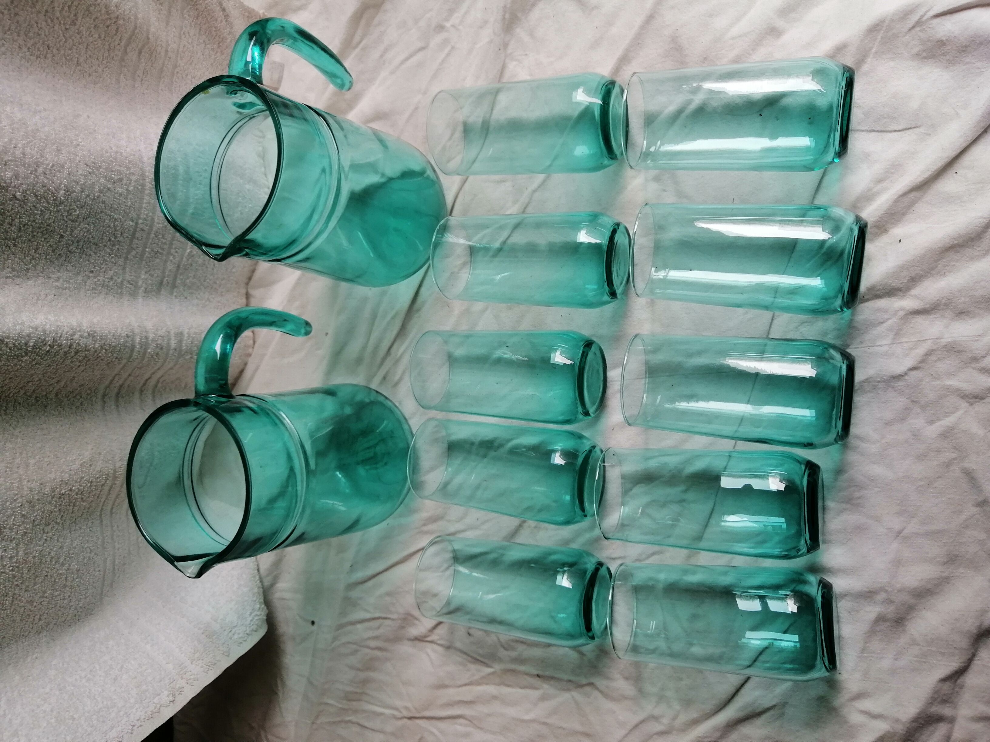 Service a orangeade vert mente a l'eau