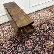 Table d'appoint en cerisier français antique