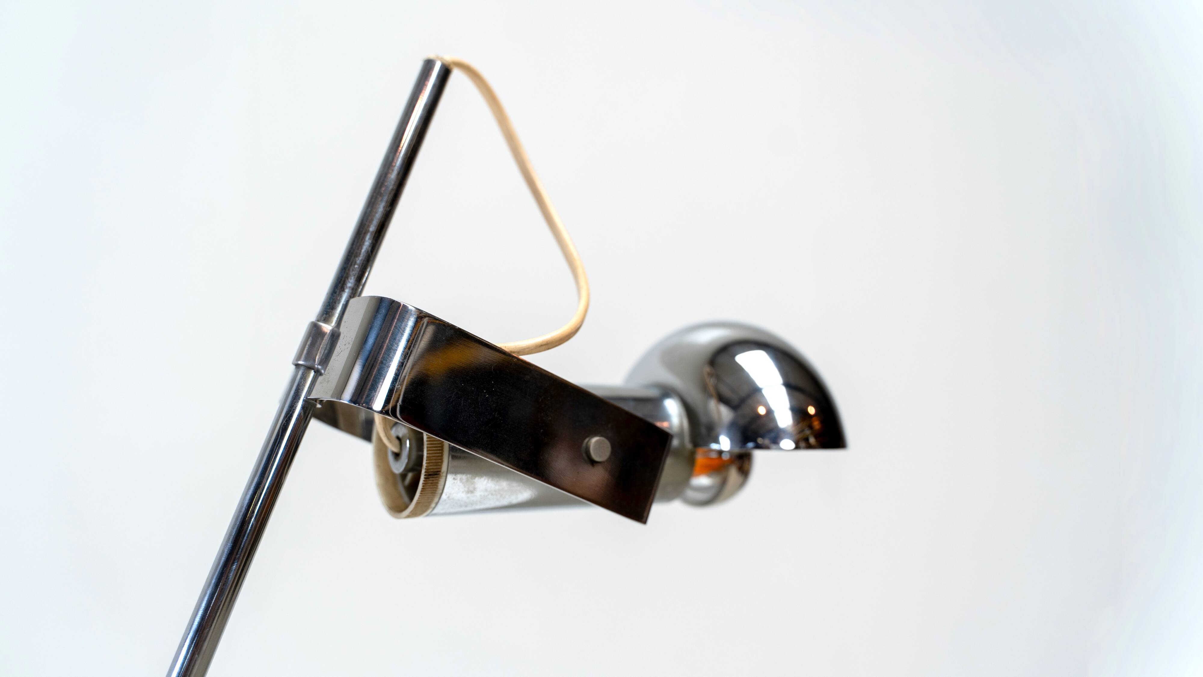 Italian table lamp T395 by Robert Sonneman