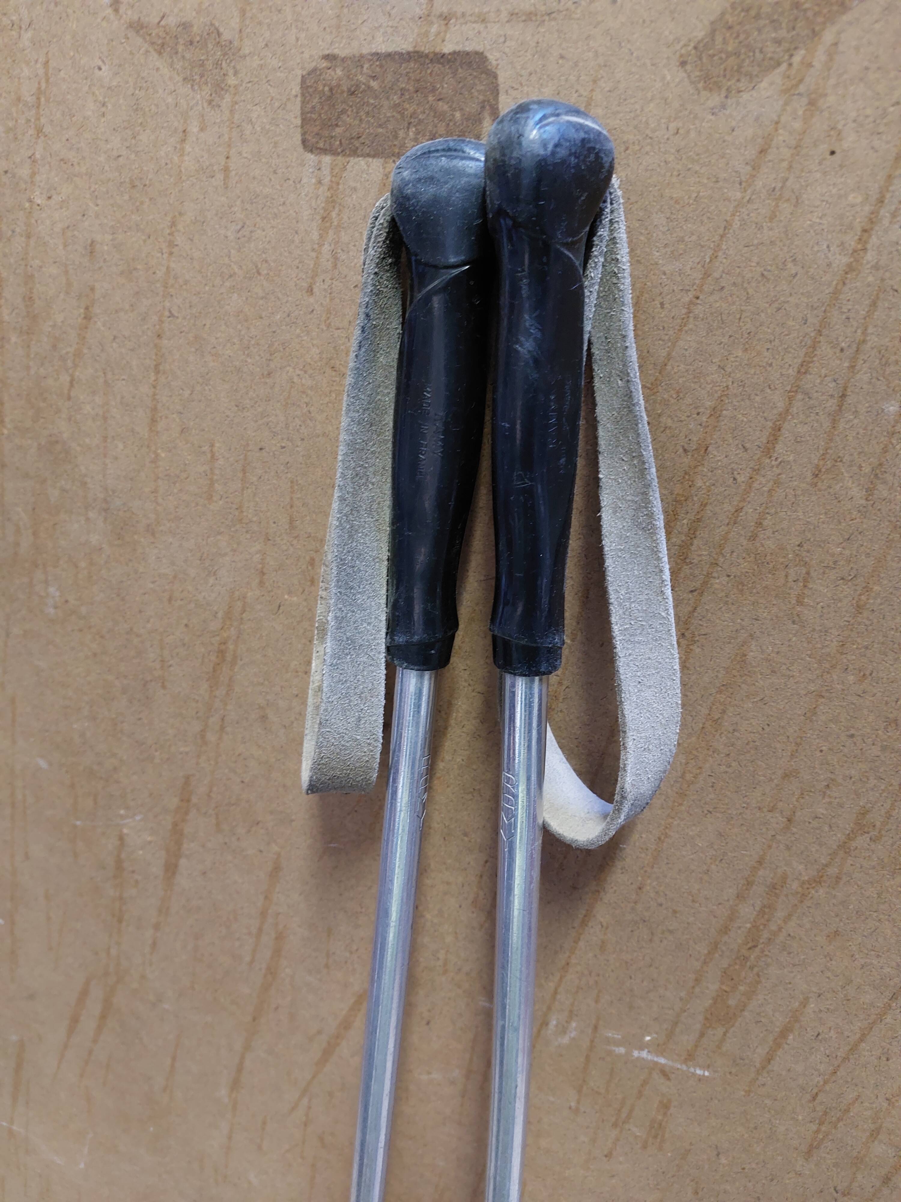Paire de bâtons de ski vintage de la marque ramy en alu