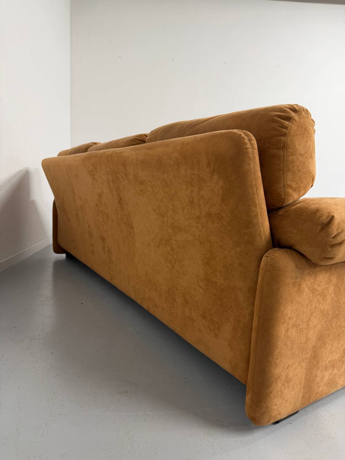 Three-seater alcantara canapé design by Tobia Scarpa for BB ITALIA vintage.