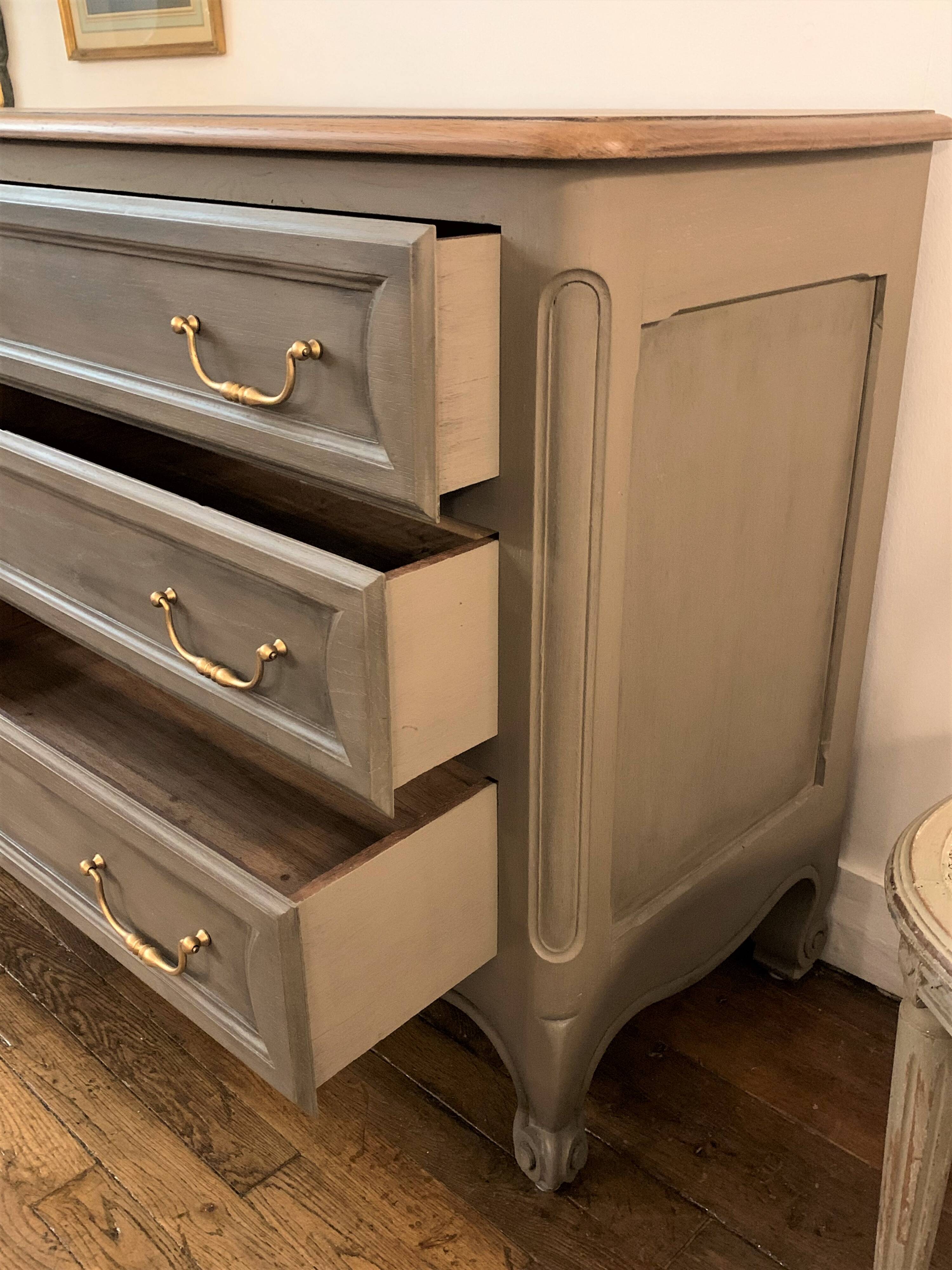 Old chest of drawers