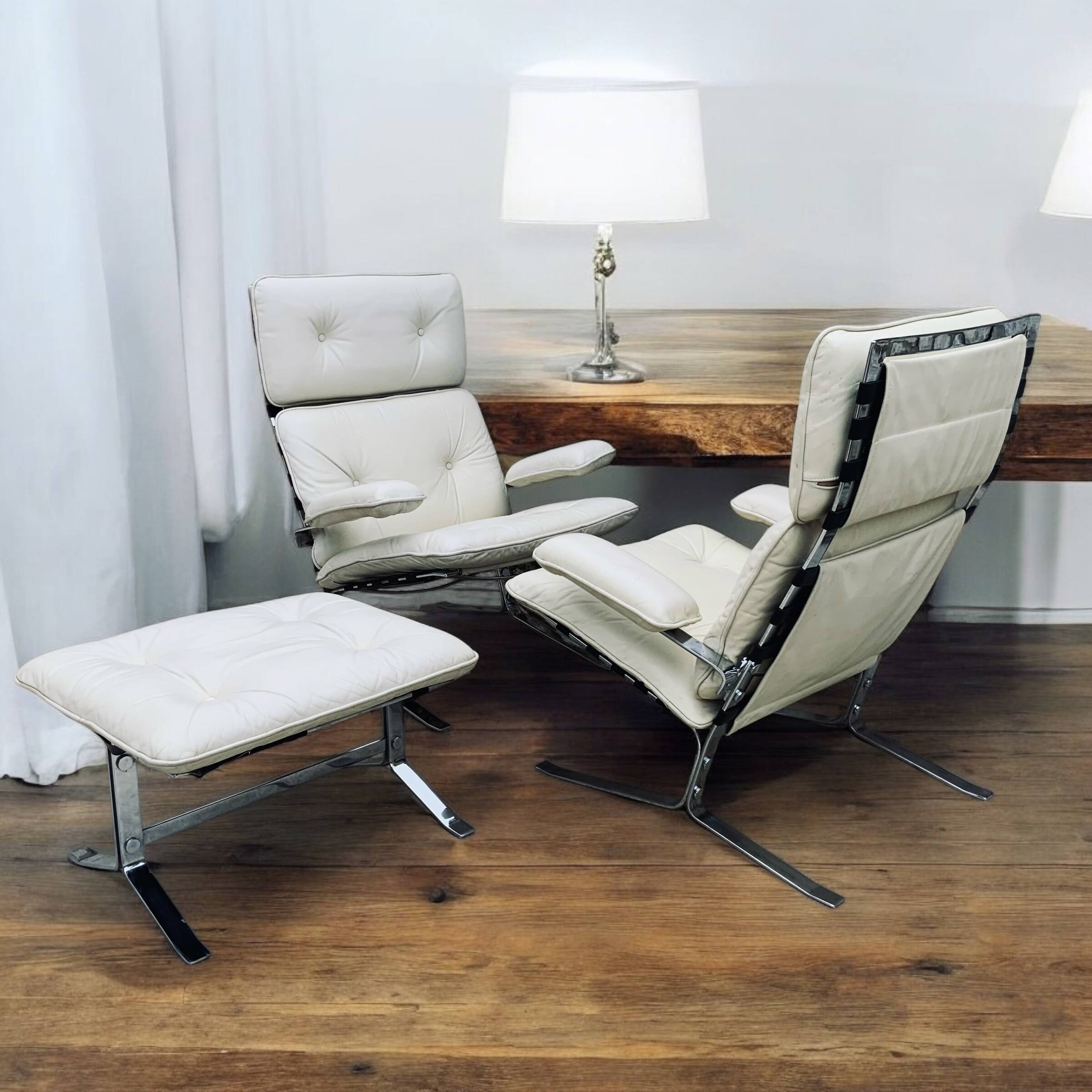 Pair of Armchairs and Ottoman, "Joker" Model, Large Leather Model