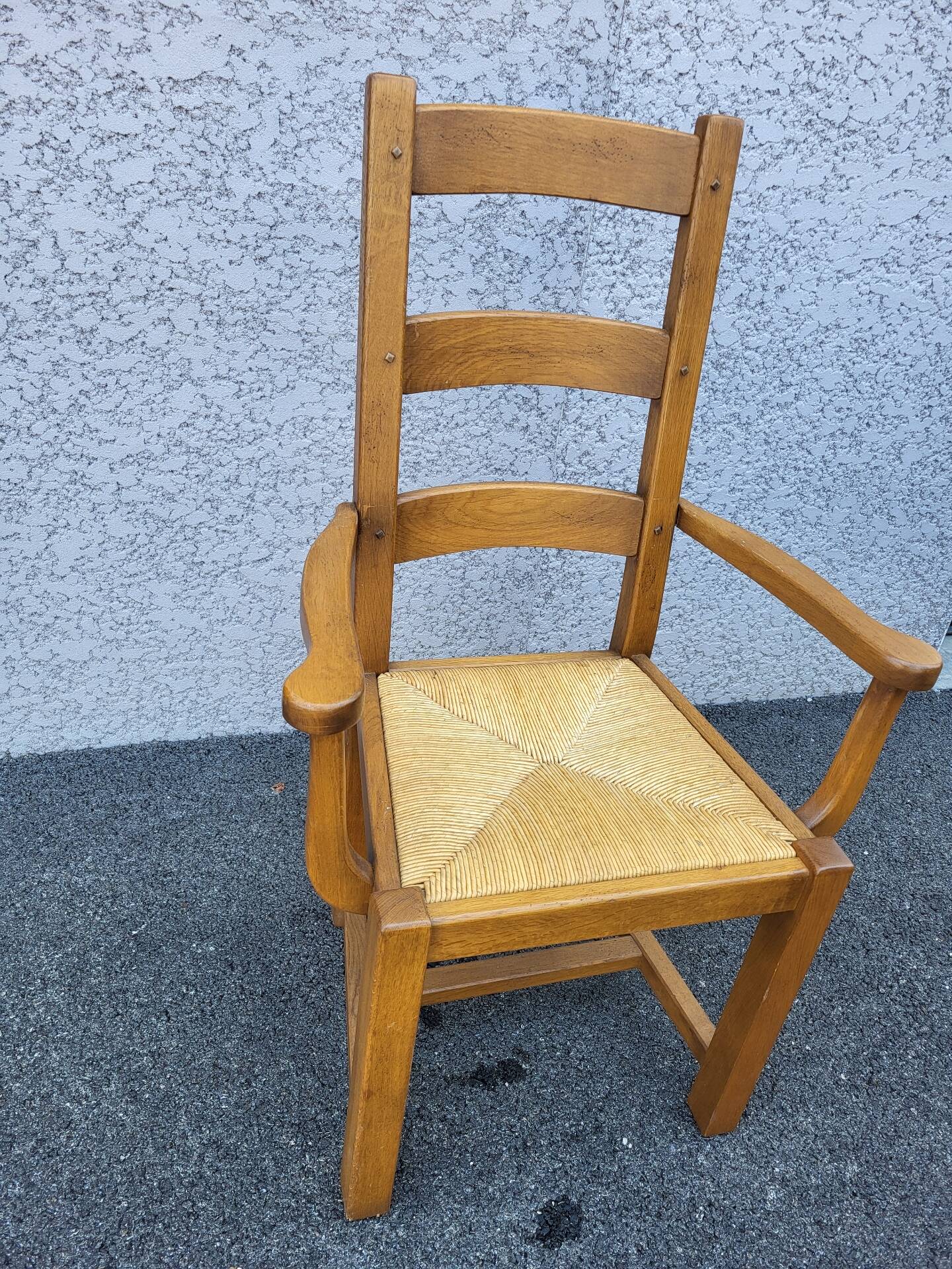 Country-style chair in solid oak