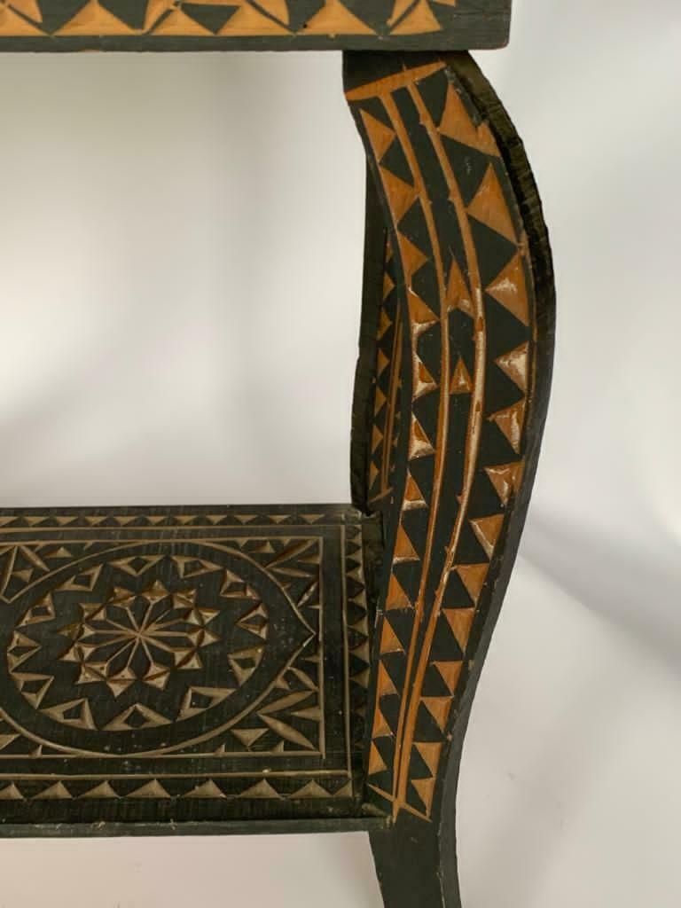 Table marocaine bois sculpte noirci 1950