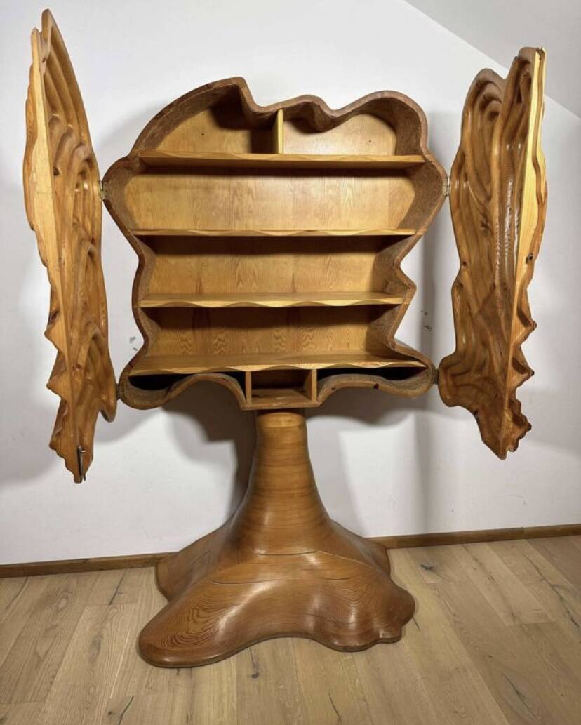 Tree-shaped wardrobe