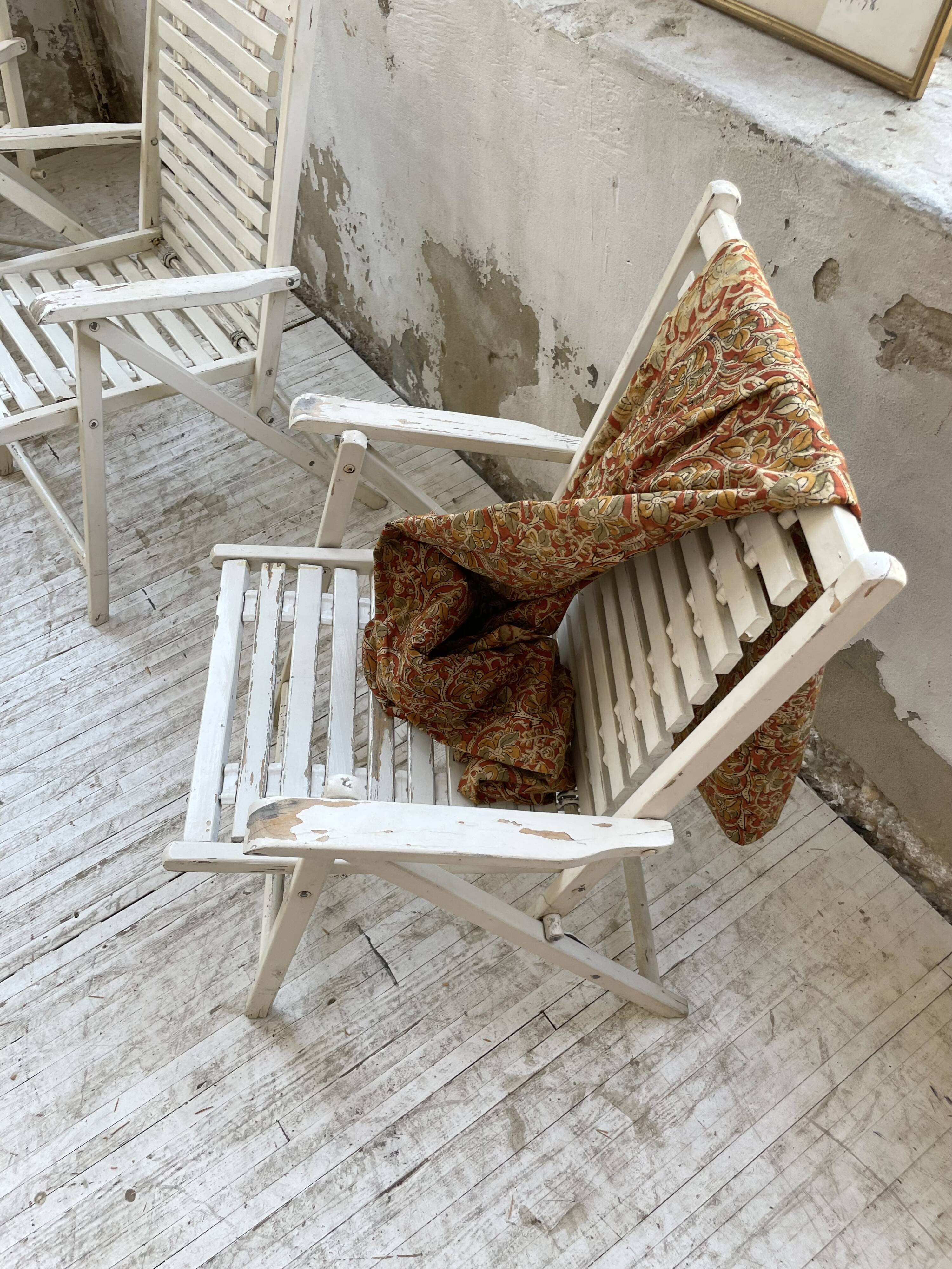 4 white wooden garden chairs