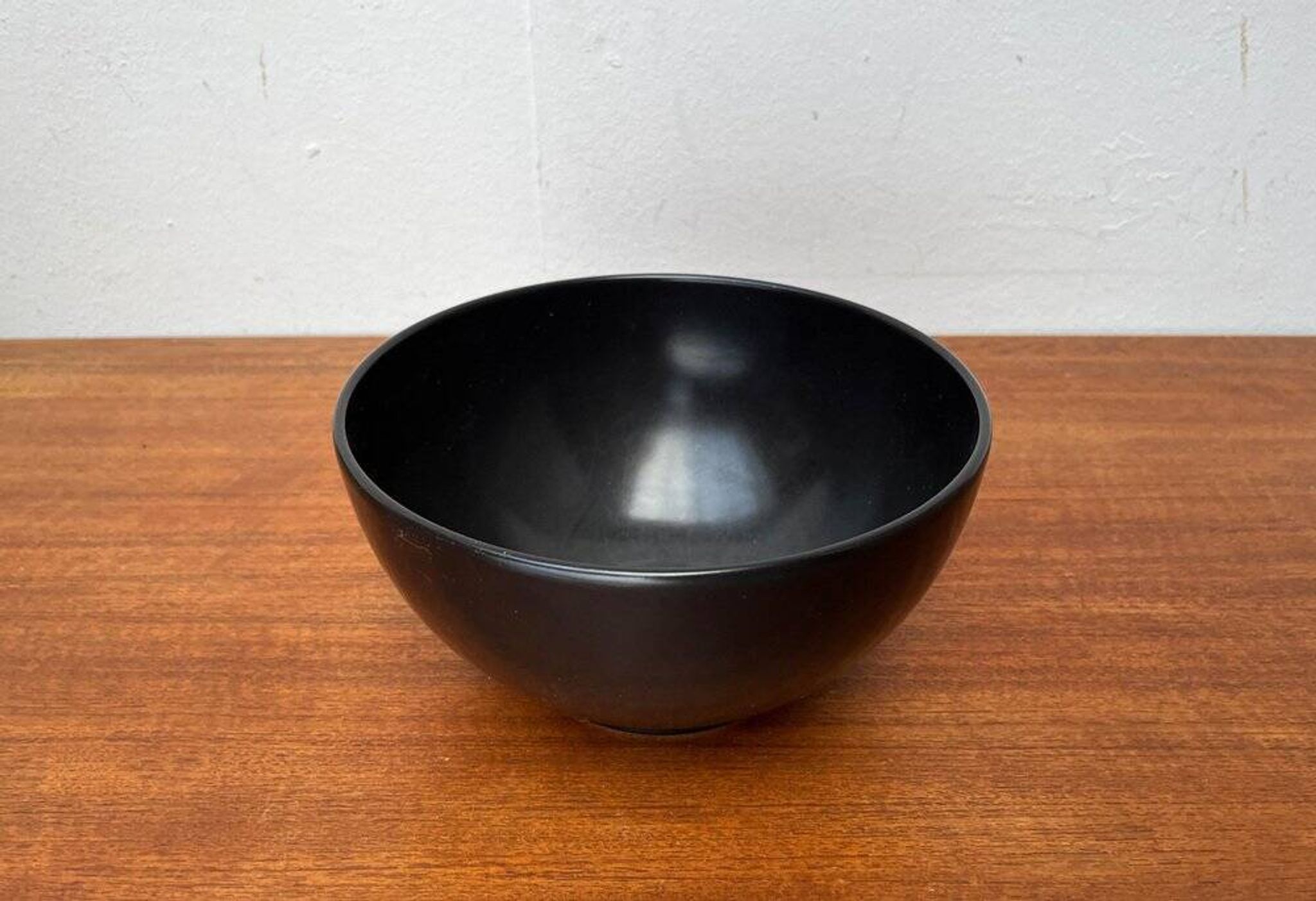 Mid-century German minimalist ceramic bowl by Wächtersbach, 1960s.