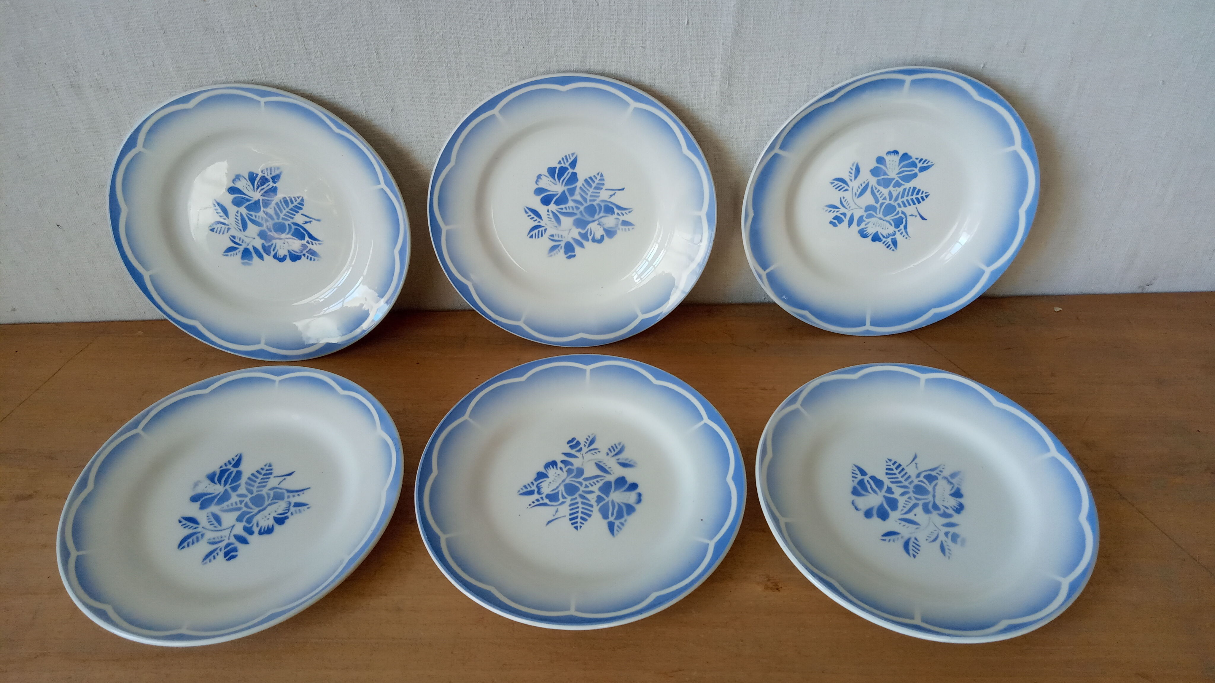 Six digoin Sarreguemines dessert plates