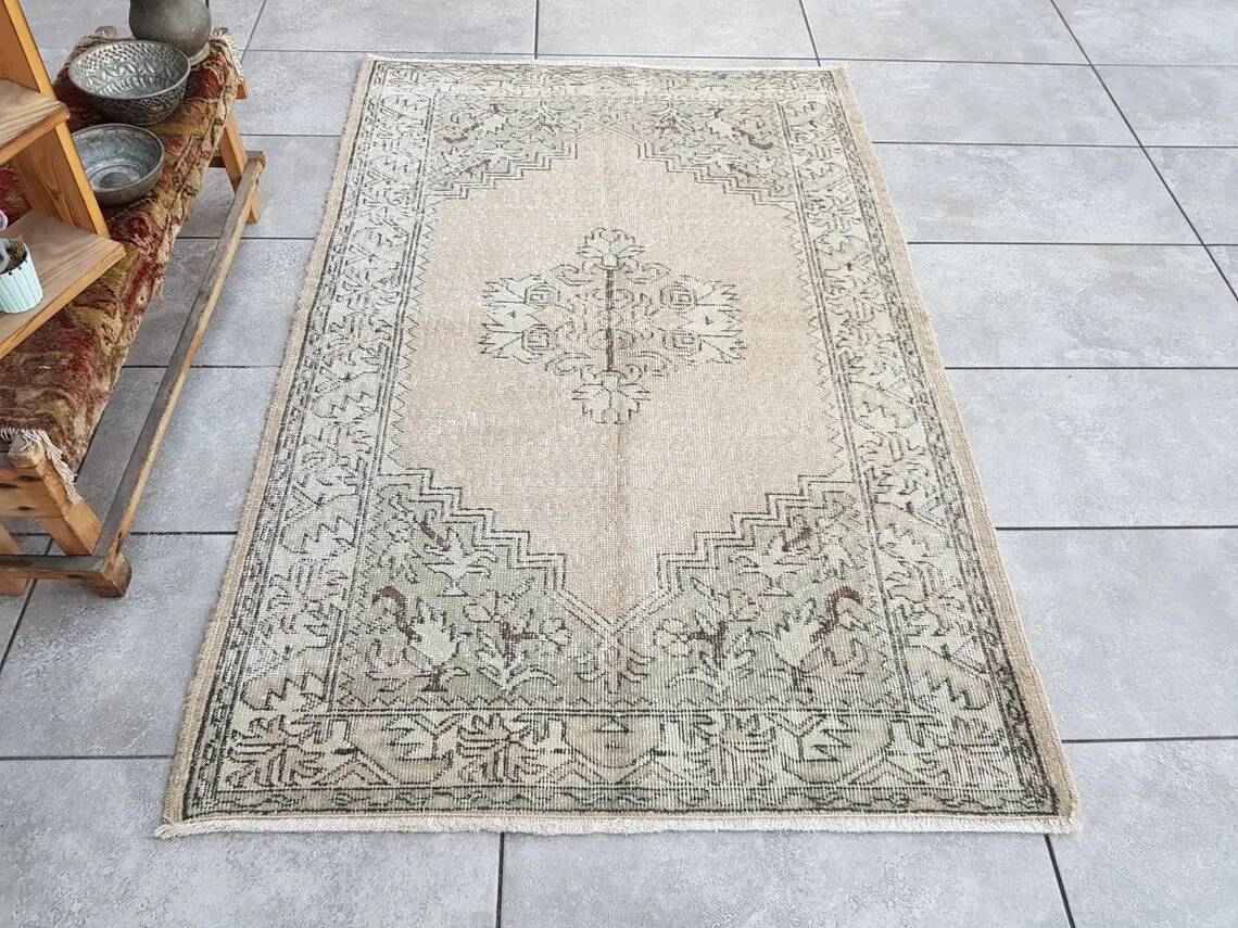 Petit grand tapis floral vintage