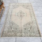 Petit grand tapis floral vintage