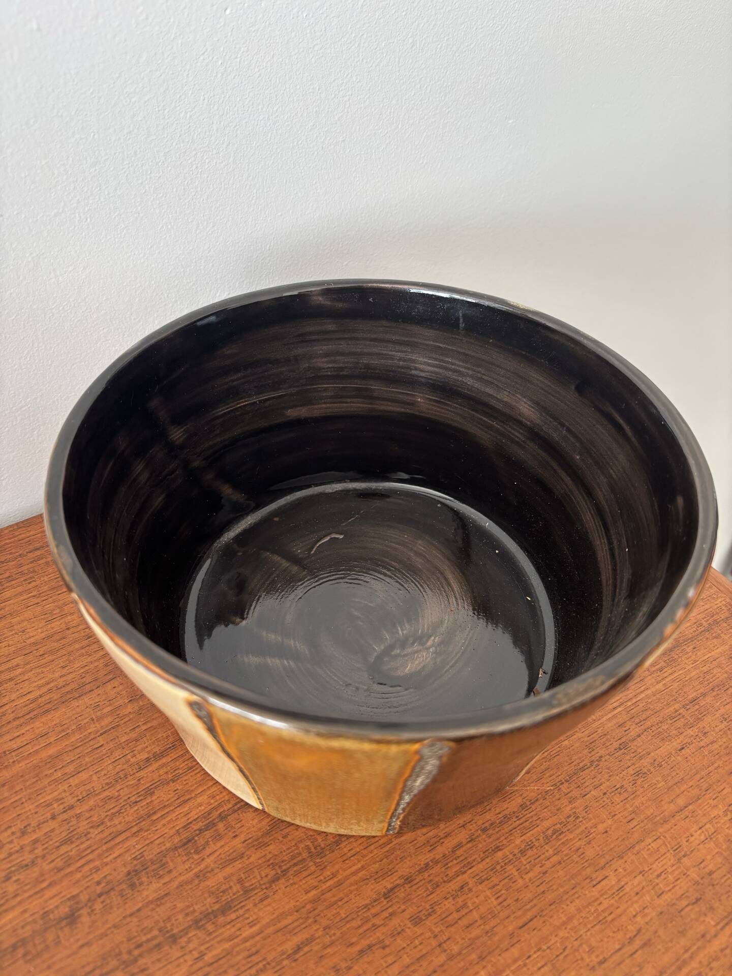 Vintage cache-pot in glazed ceramic, brown and beige geometric pattern.
