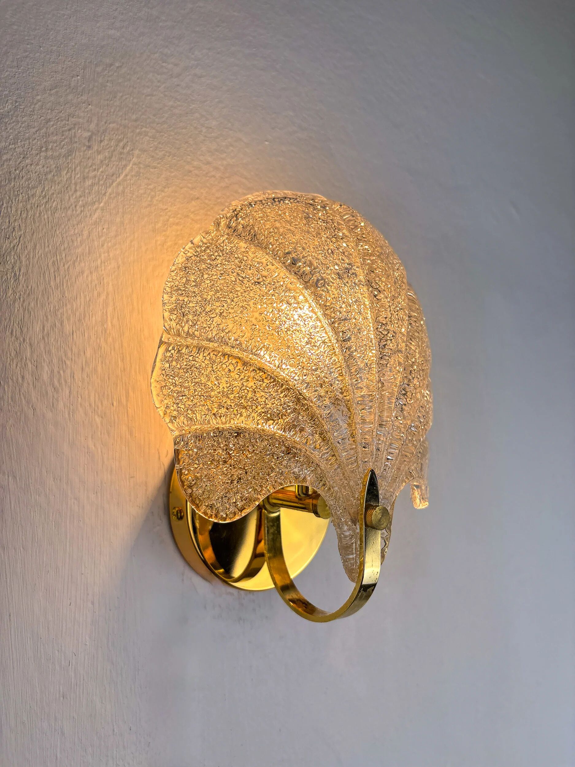Shell wall light, frosted Murano glass, Italy, 1980s