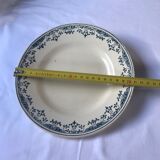 Dessert plate of the Longchamp earthenware factory, Doria model. Iron Land