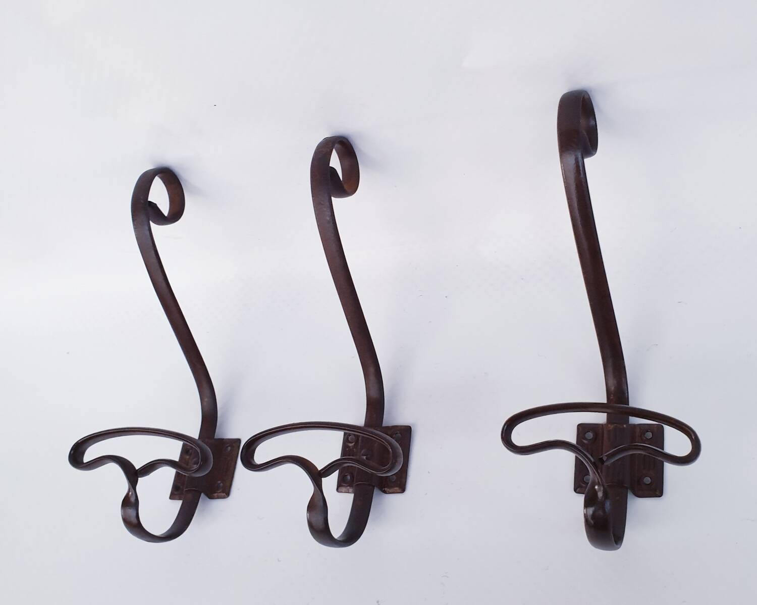 3 patères murales en fer forgé vintage