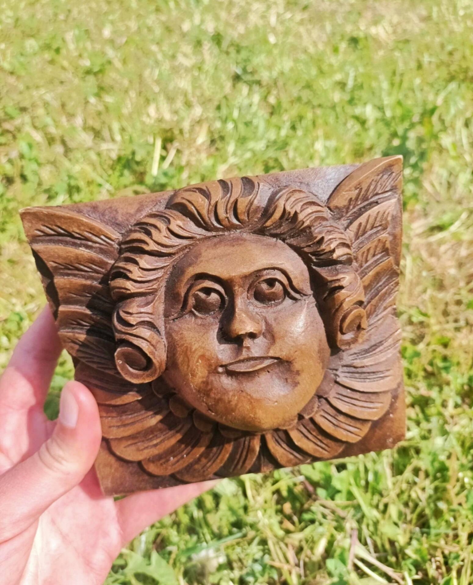 Bas relief bois sculpté