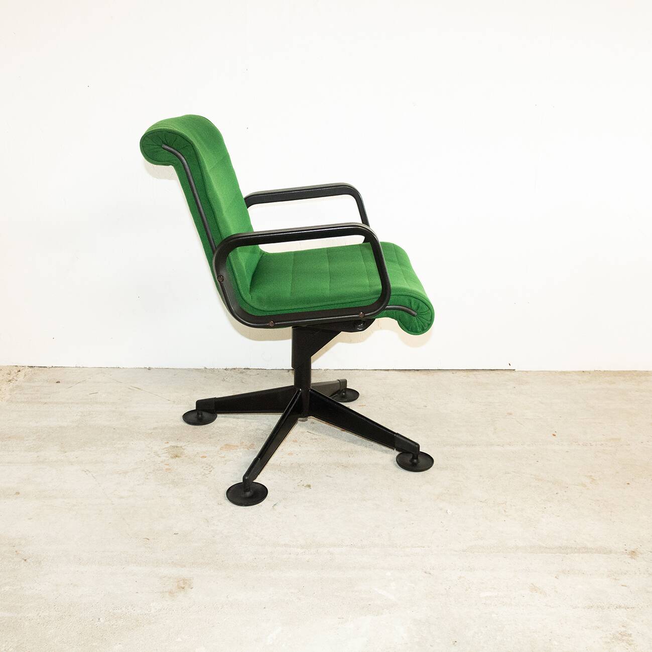 Knoll office chair by Richard Sapper circa 1980