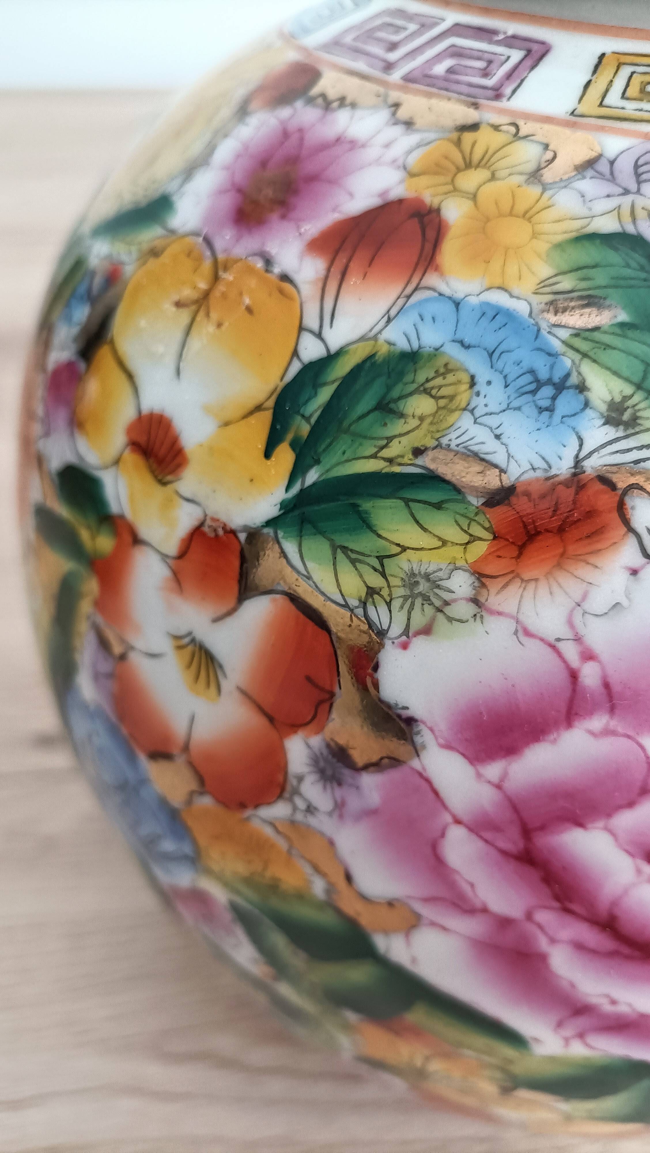 Large Chinese ginger jar with multi-colored porcelain lid