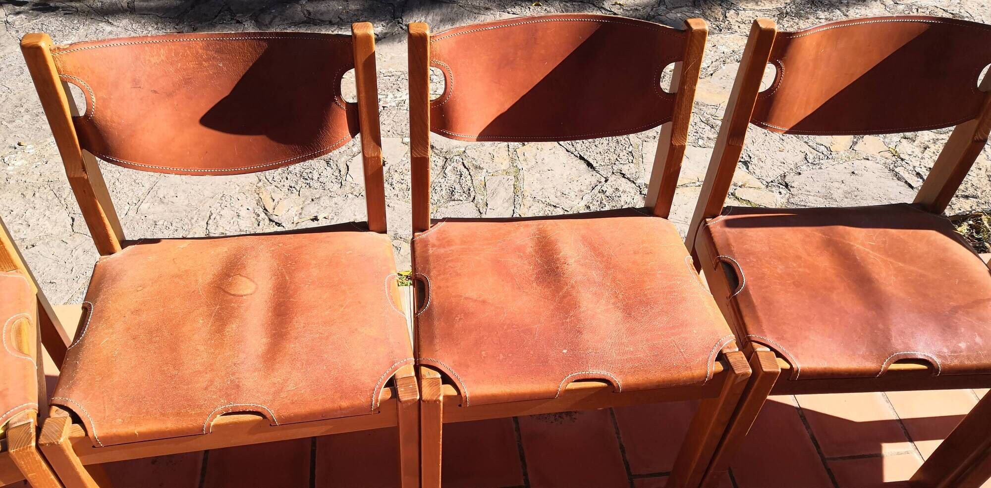Series of 6 elm and leather chairs from the Maison Regain 60s