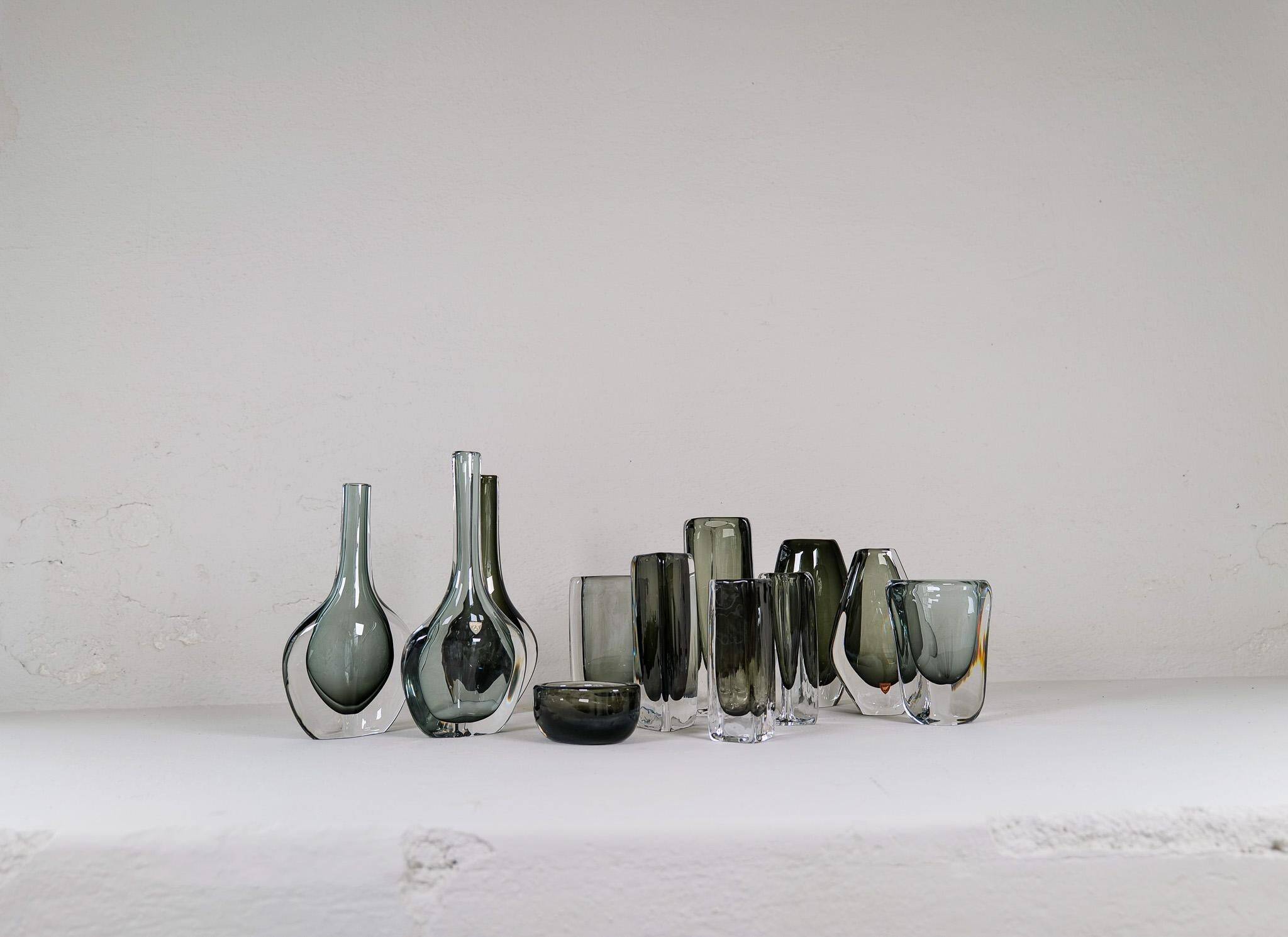 Midcentury collection of 12 pieces of art glass by Nils Landberg, Orrefors, Sweden, 1950s.