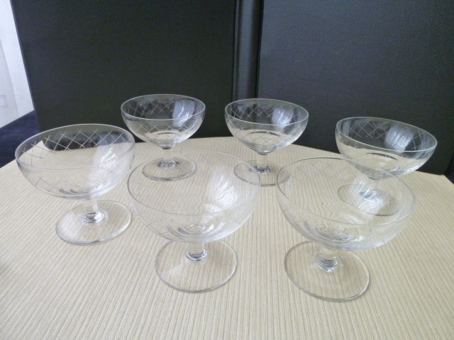 Set of 6 vintage champagne glasses in Cristallin Decoration of crosses