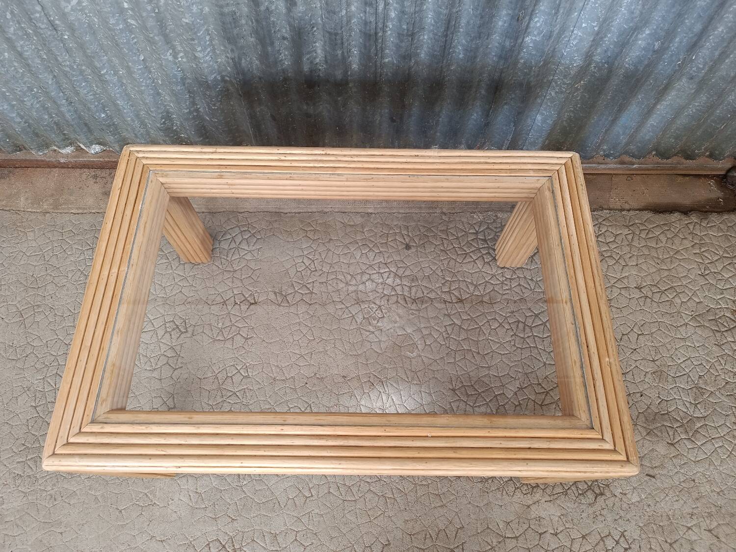Glass coffee table in rattan/bamboo