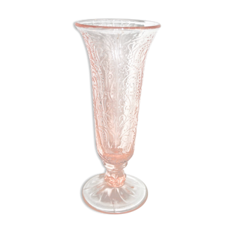 Vase cornet vintage en verre moulé rose