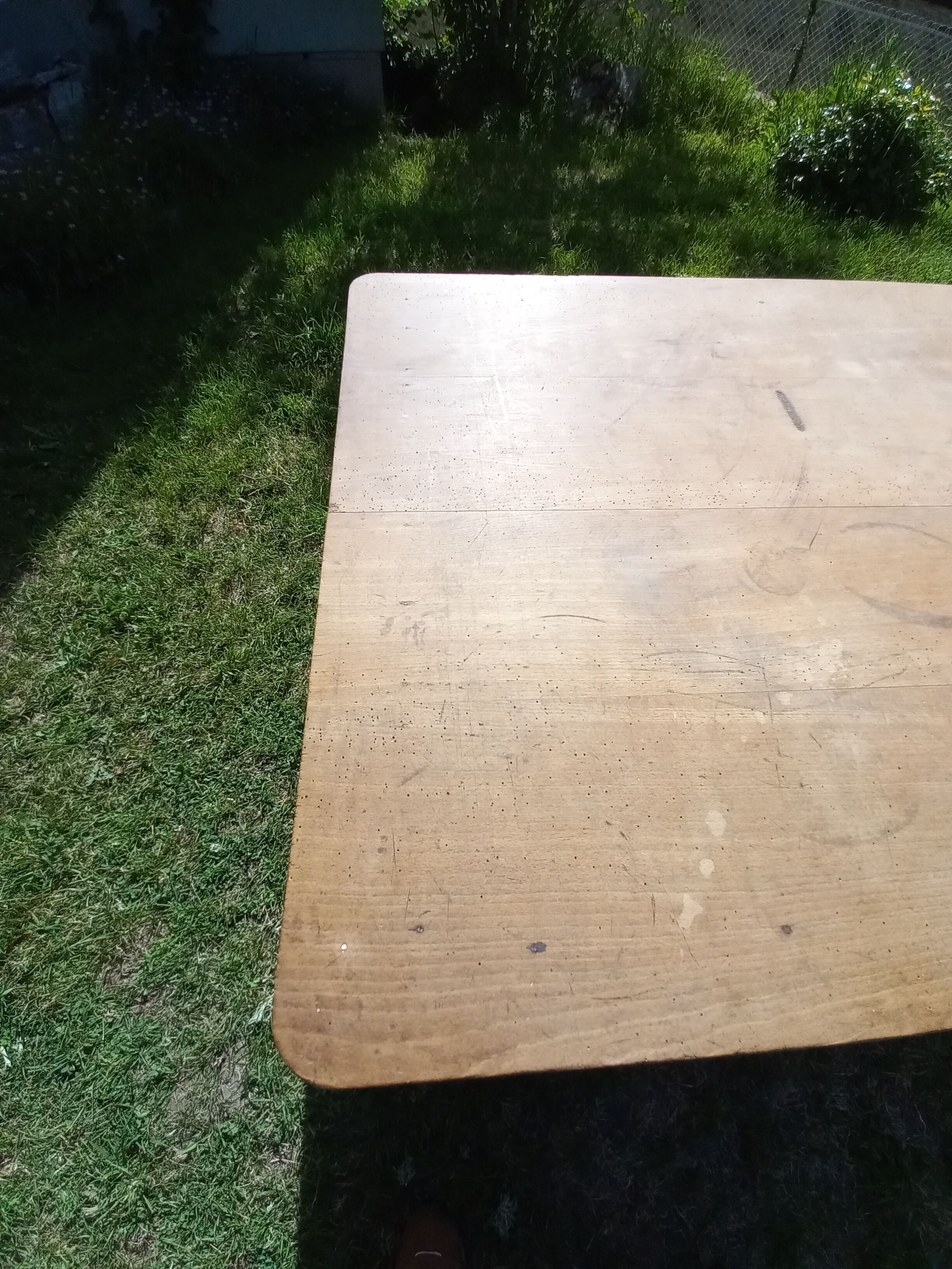 Firm table spindles feet 128cm